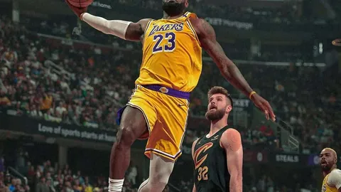 “雄鹿强势崛起，近4战3胜对决鹈鹕！NBA激战数据分析大揭秘！”